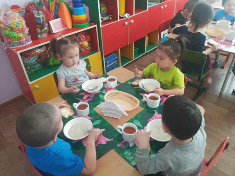 завтрак в детском саду