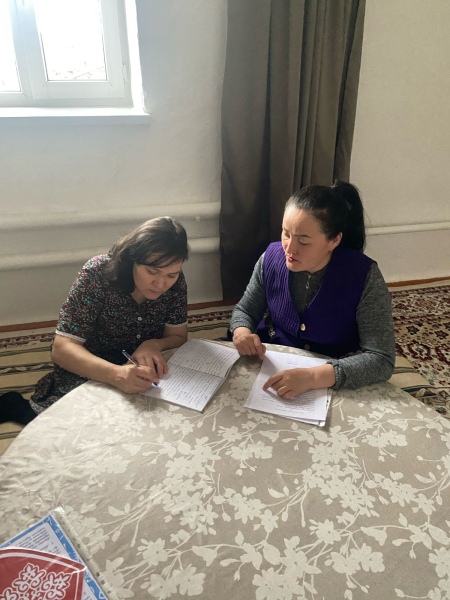 Тұрмыстық деңгейін зерделеу мақсатында тұрмыс деңгейі төмен отбасынан шыққан 1сынып оқушысы Темірғалиқызы Аяланың үйіңе педагог психолог З.С.Алибекова мен әлеуметтік педагог К.Ж.Альмаганбетова бардық.